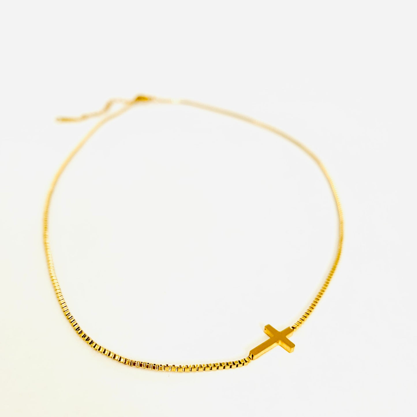 Dainty Sideway Cross