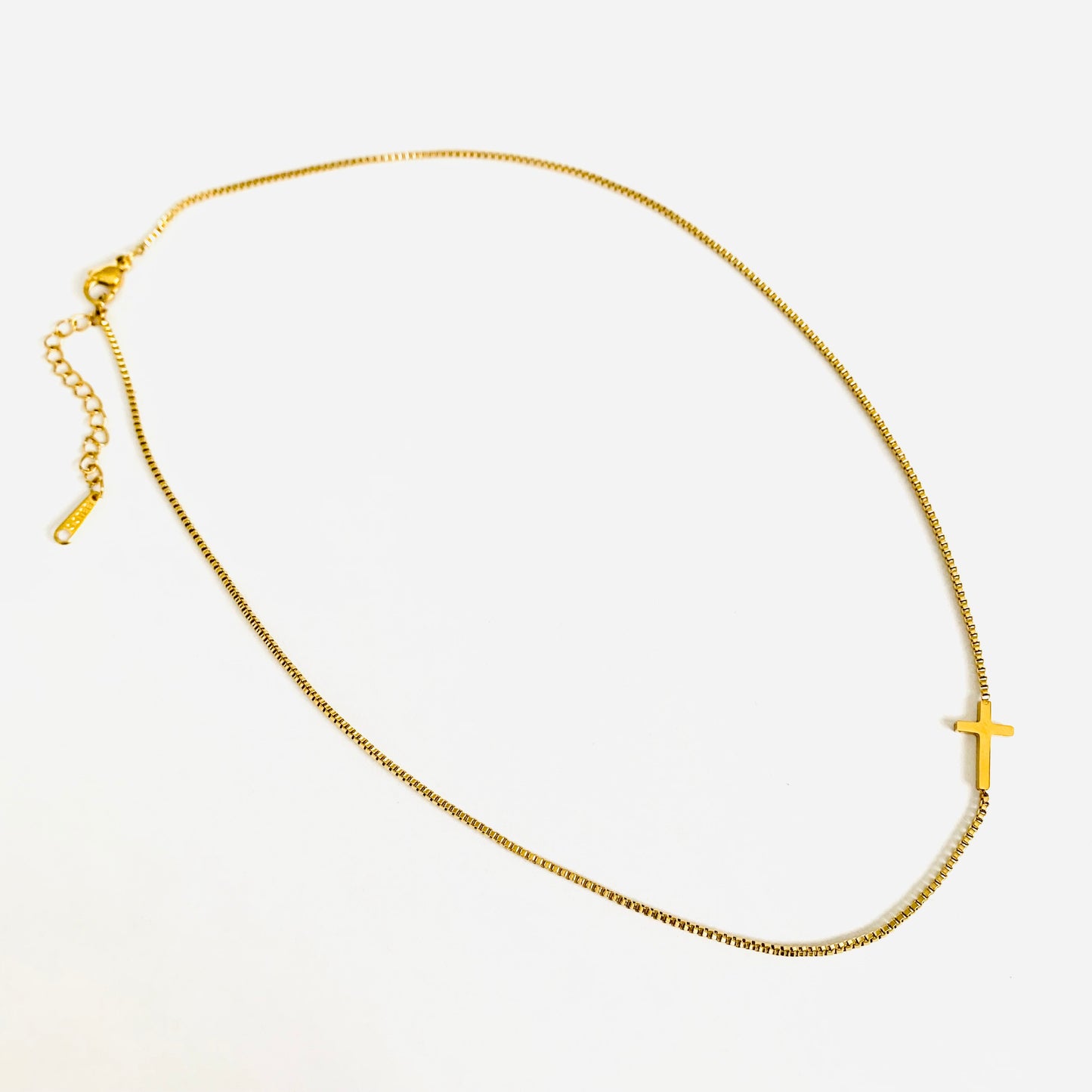 Dainty Sideway Cross