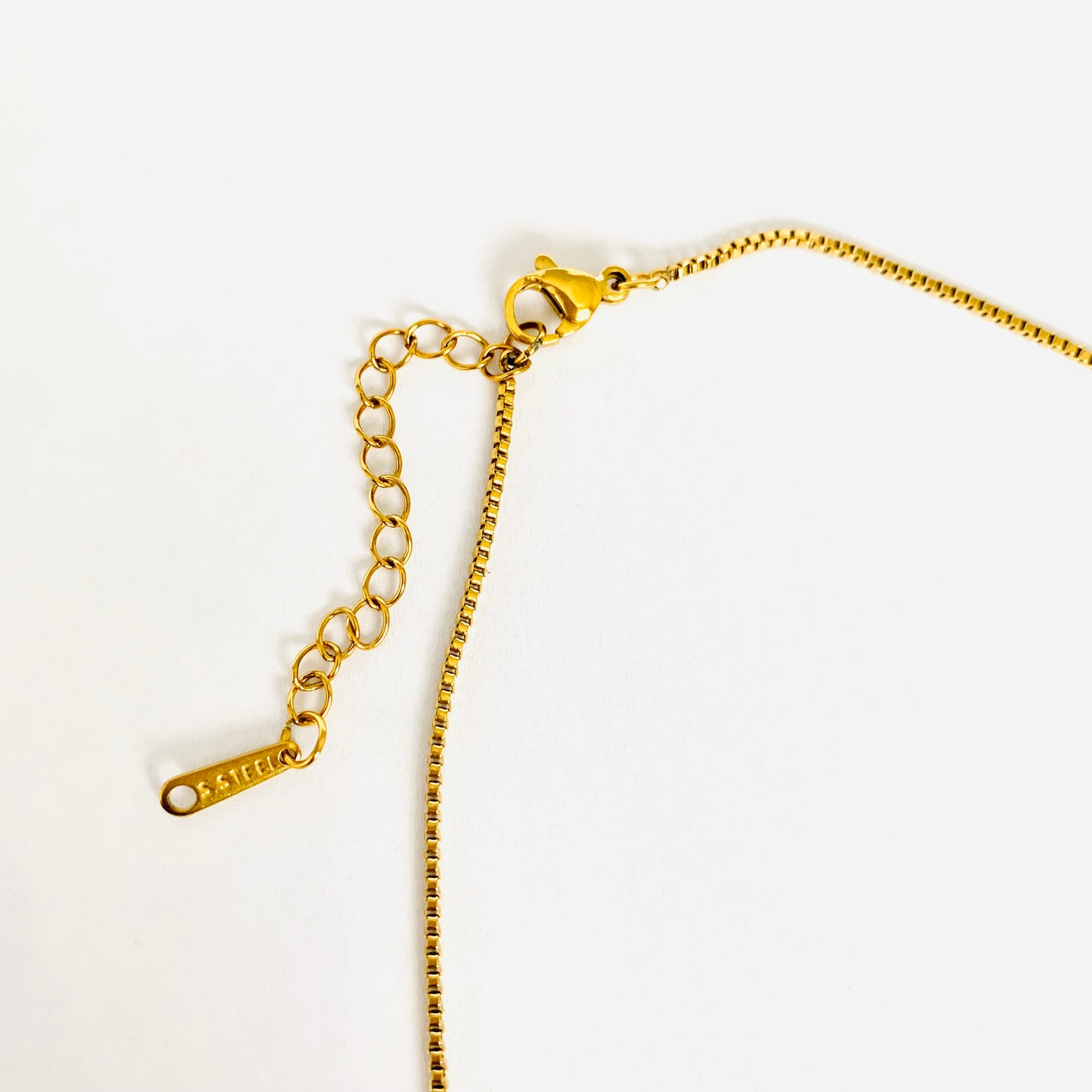 Dainty Sideway Cross