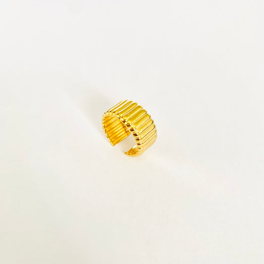 Gold Ribbed Ring