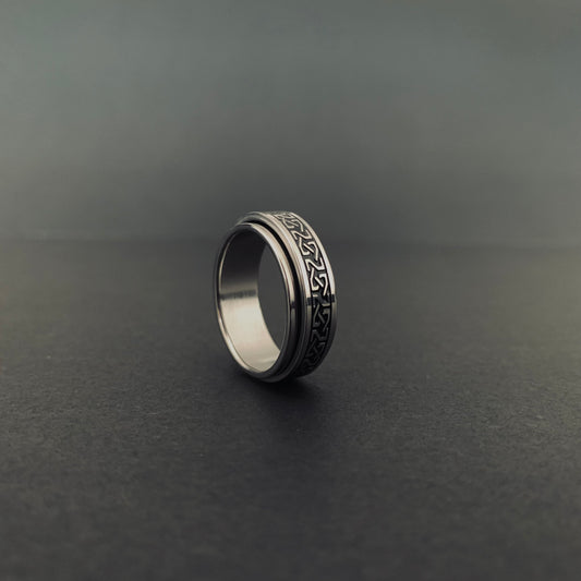 Silver-toned Celtic Knot Spinner Ring