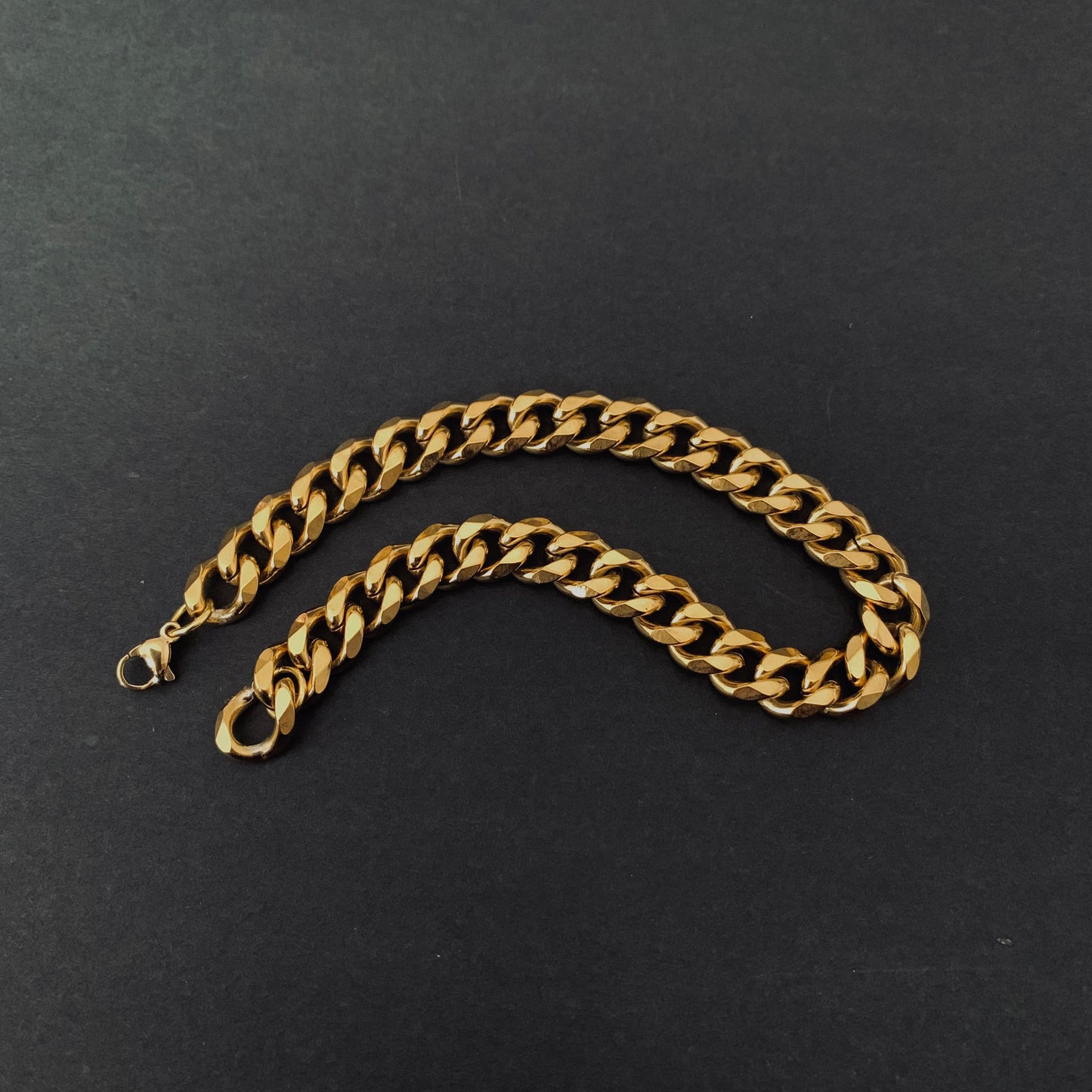 Gold Curb Chain Bracelet (9mm)