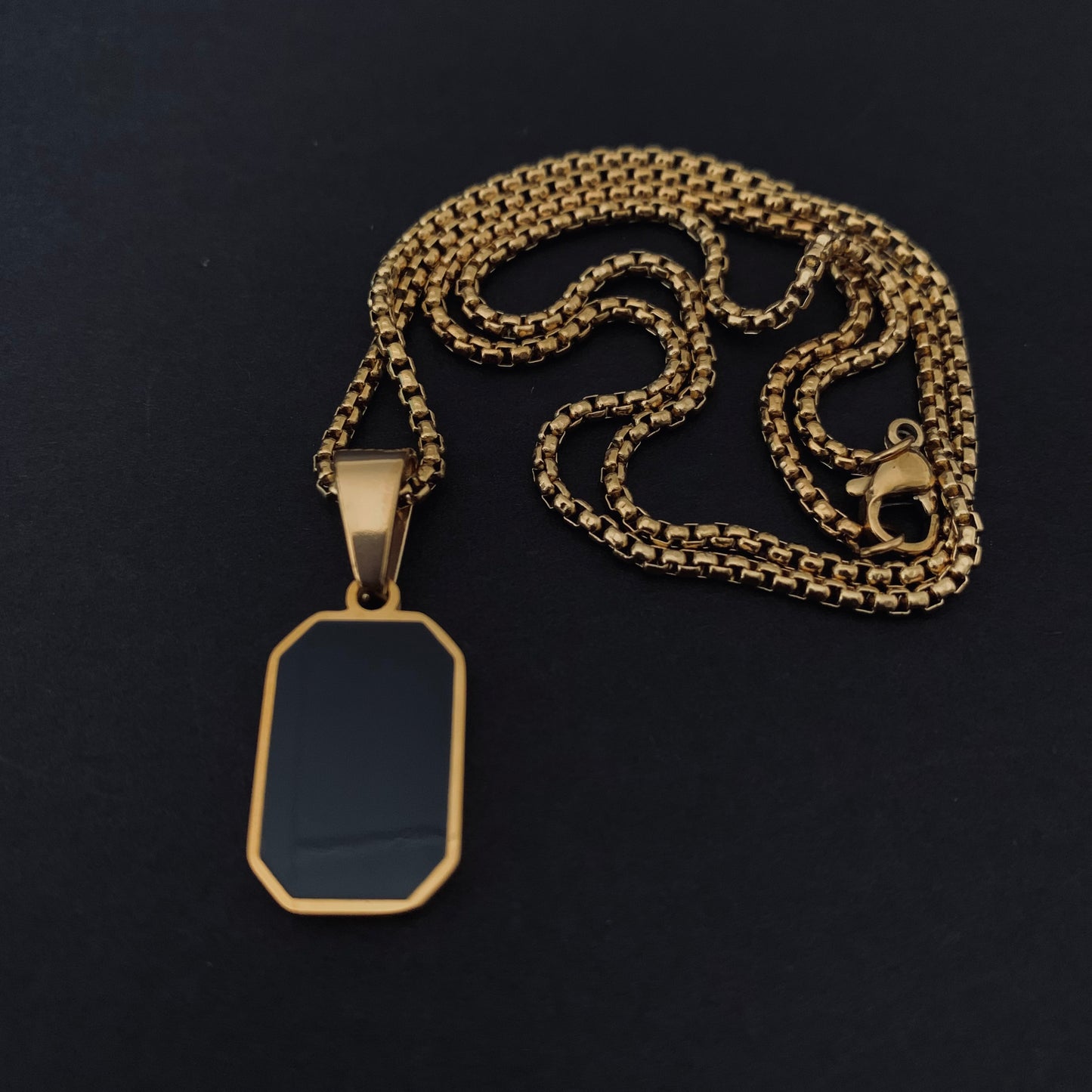 Gold Onyx Pendant Chain Necklace