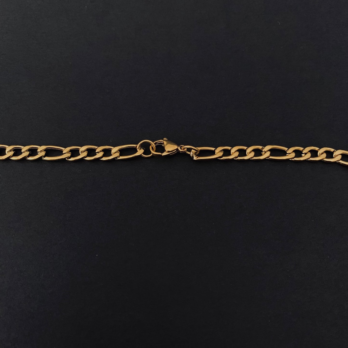 Gold Figaro Chain Necklace (550X5)